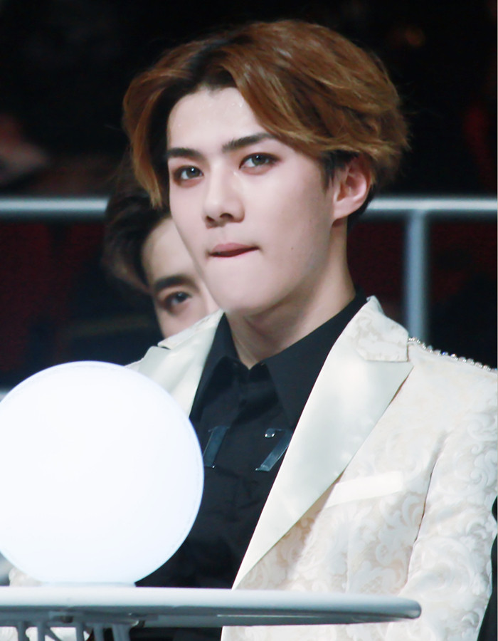 14. Tóc rẽ ngôi giữa 1 14. Tóc rẽ ngôi giữa 1