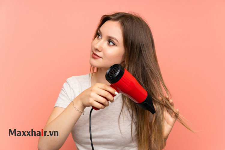 10. Chỉ nên sấy khi tóc đã khô 60% 1 10. Chỉ nên sấy khi tóc đã khô 60% 1