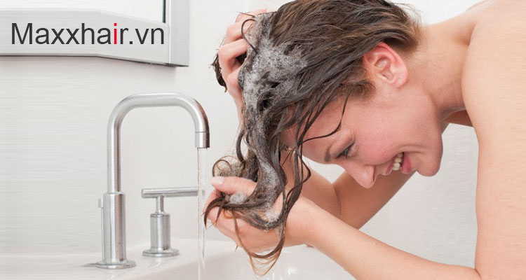 Massage da đầu trong quá trình gội 1 Massage da đầu trong quá trình gội 1