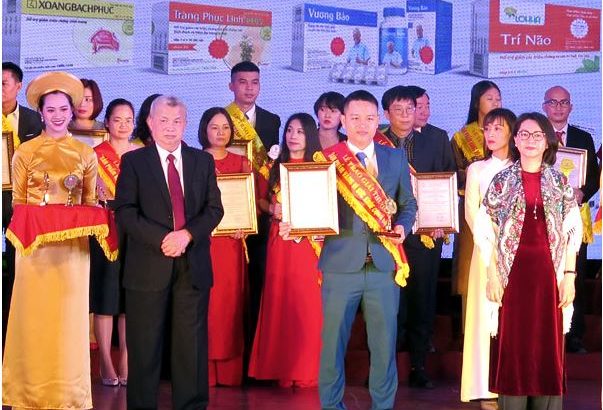 Maxxhair vinh dự nhận Huy chương vàng vì sức khỏe cộng đồng 2 Maxxhair vinh dự nhận Huy chương vàng vì sức khỏe cộng đồng 2