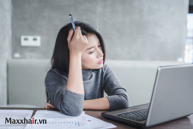 Nguyên nhân gây rụng tóc hói đầu ở nữ giới 1 Nguyên nhân gây rụng tóc hói đầu ở nữ giới 1