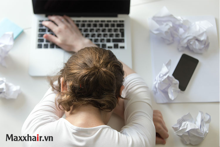 Nguyên nhân gây rụng tóc hình đồng xu 1 Nguyên nhân gây rụng tóc hình đồng xu 1