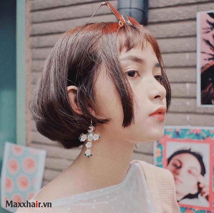 Tóc ngắn uốn đuôi, mái thưa mini 1 Tóc ngắn uốn đuôi, mái thưa mini 1