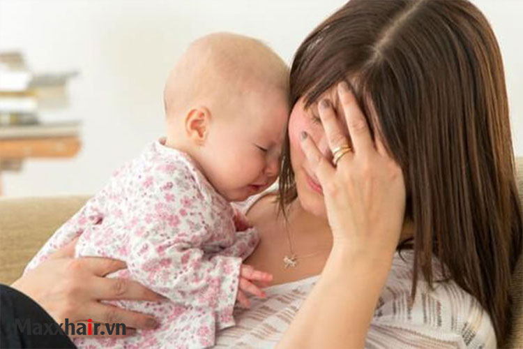 Vì sao phụ nữ thường bị rụng tóc sau sinh? 1 Vì sao phụ nữ thường bị rụng tóc sau sinh? 1