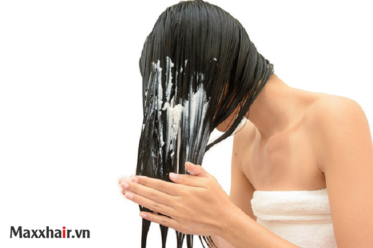 Không thoa dầu xả lên da đầu 1 Không thoa dầu xả lên da đầu 1