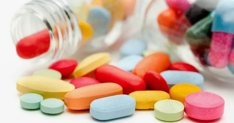 Dùng thuốc điều trị tóc rụng có hạt trắng Dùng thuốc điều trị tóc rụng có hạt trắng