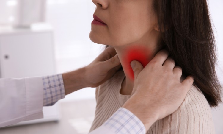 Suy giáp là một trong những nguyên nhân phổ biến gây rụng tóc Suy giáp là một trong những nguyên nhân phổ biến gây rụng tóc